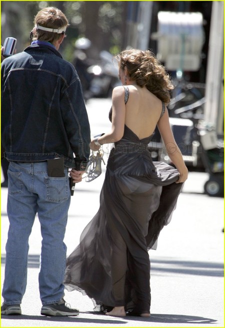 In 2007, actress Jessica Alba dey shoot a Revlon commercial in L.A. when... this one happen