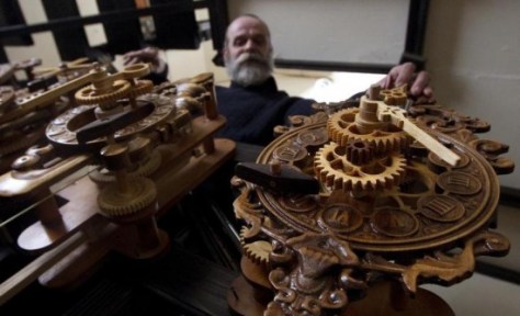 Andrey-Martyniuk-clocks2-550x335