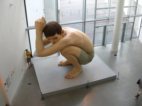 Ron-Mueck-sculptures-550x412