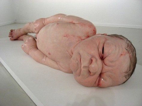 Ron-Mueck-sculptures2-550x412